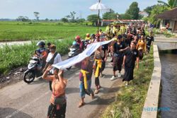 Khidmat, Ribuan Umat Hindu Klaten Ikuti Upacara Melasti di Umbul Geneng