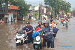 Jalan Nasional Kraton Pasuruan Lumpuh Terendam Banjir