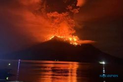 BMKG: Erupsi Gunung Ruang Berpotensi Sebabkan Tsunami & Kilatan Petir Vulkanik