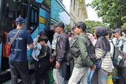 Ratusan Kaum Boro Karanganyar Kembali Ke Perantauan Naik Bus Gratis