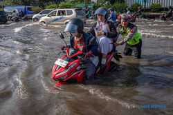 Banjir Rendam Jalur Mudik Pantura di Kaligawe Semarang
