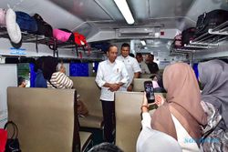 Presiden Jokowi Tinjau Arus Mudik Lebaran di Stasiun Pasar Senen Jakarta