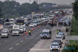 Polisi Olah TKP Kecelakaan Maut di Tol Jakarta-Cikampek KM 58