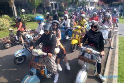 Rayakan Hari Kartini, Ratusan Perempuan Berkebaya Konvoi Skuter Keliling Kediri