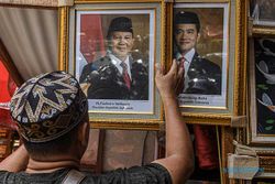 Foto Presiden & Wapres Terpilih Prabowo-Gibran Mulai Banyak Dijual Pedagang