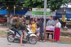 Pedagang Hik di Kampung Angkringan Sragen Bagikan 300 Paket Takjil