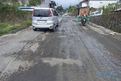 Tak Masuk Perbaikan, Jalan Batu Jamus-Ngargoyoso Karanganyar Rusak Parah
