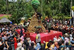 Festival Durian Internasional di Trenggalek, Ribuan Orang Berebut Durian Gratis