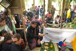 Gunung Semeru Siaga, Warga Tengger di Ranupani Lumajang Gelar Ritual Adat