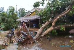 Diterjang Angin Puting Beliung, 121 Rumah Warga di Jepara Rusak