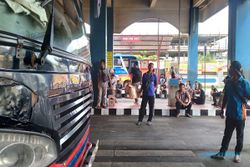 Bus AKDP di Terminal Tirtonadi Solo Juga Ingin Kecipratan Rezeki Mudik Lebaran