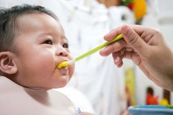 Ini Dampak Buruk Konsumsi Makanan Manis Berlebihan pada Bayi