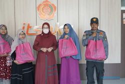 ITS PKU Muhammadiyah Surakarta Bagikan 408 Paket Sembako untuk Warga Sekitar