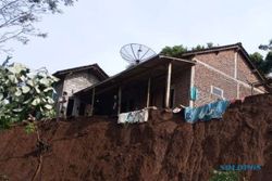Hujan Terus, Longsor Ancam 7 Rumah Warga di Pringsurat Temanggung