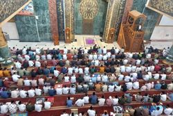 Membeludak, Ribuan Jemaah Salat Idulfitri di Masjid Agung Al Aqsha Klaten