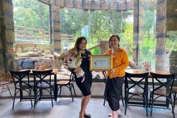 The Sunan Hotel Anugerahkan Kartini Award kepada 2 Tokoh Wanita Kota Solo