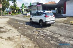 Jalan Tawangmangu-Matesih Karanganyar Rusak Parah, Pengendara Diminta Hati-hati