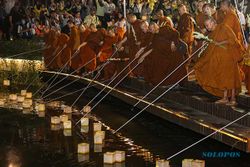 Jelang Waisak, 40 Biksu Jalani Ritual Thudong Dilepas dari TMII ke Borobudur