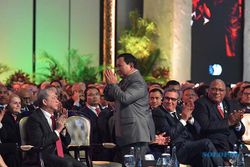 Momen Jokowi Kenalkan Presiden Terpilih Prabowo Subianto di KTT WWF Bali