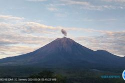 Gunung Semeru Erupsi Disertai Guguran Lava Pijar, Warga Diminta Waspada