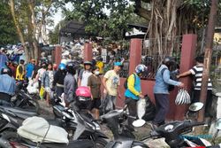 Demi Buang Sampah di Depo Mandala Krida, Puluhan Warga Jogja Rela Antre Panjang