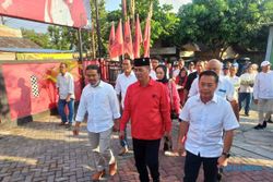Diantar 100-An Orang, Aris Prabowo Mendaftar Jadi Calon Bupati ke PDIP Klaten