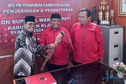 Politikus Senior PDIP Klaten Daftar Jadi Calon Bupati, Datang ke DPC Bawa Pacul
