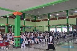 Jemaah Calhaj Kloter Pertama Asal Temanggung Tiba di Asrama Haji Donohudan