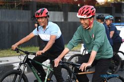 Kunker di Lombok, Presiden Jokowi Bersama Mentan Amran Sarapan dan Bersepeda