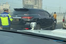 Kronologi Fortuner Plat Polri Ganti Plat Sipil Viral saat Kecelakaan di Tol MBZ