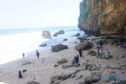 Mulai Ramai! Inilah Pantai Karangpayung, Hidden Gem di Paranggupito Wonogiri