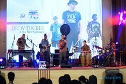 Rayakan Kemitraan Indonesia-AS, Konser Drew Tucker and The New Standard di UKSW