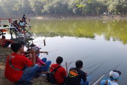 Demi Memancing Bersama, 530 Kg Ikan Ditebar di Embung Taman Sukowati Sragen