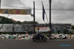 Terciduk Buang Sampah Sembarangan di Bantul, Dua Truk Didenda Rp5 juta