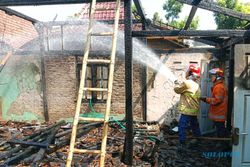 Korsleting Listrik, Tiga Bangunan Rumah di Paron Ngawi Ludes Terbakar