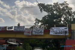 Ratusan Warga Jagalan Demo DLH Jogja, Desak TPS3R Karangmiri Ditutup
