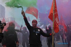 Unjuk Rasa Ratusan Buruh Tolak Progam Tapera di Jakarta