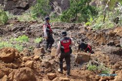 Polisi Terjunkan Unit K9 Cari Korban Longsor Tambang Pasir Lumajang