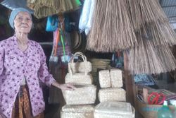 Besek Bambu Diburu Jelang Iduladha, Pedagang di Semarang Kurang Pasokan Bahan