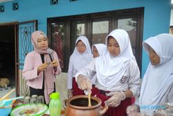 Lestarikan Warisan Leluhur, Siswa SD Negeri 2 Klero Semarang Praktik Bikin Jamu