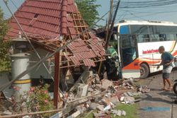 Bus Tabrak Pos Jaga Perlintasan KA di Jl Pasuruan-Probolinggo, Ini Kronologinya