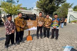 Bobot Nyaris 1 Ton, Sapi Milik Jokowi Diserahkan ke Warga Girimulyo Kulonprogo