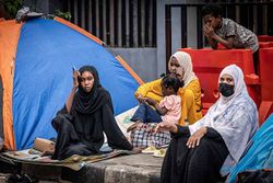 Potret Pengungsi WNA Dirikan Tenda di Depan Kantor UNHCR Jakarta