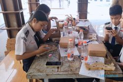 Seru! Libur Sekolah, Siswa di Jepara Berlatih Mengukir di Museum Kartini