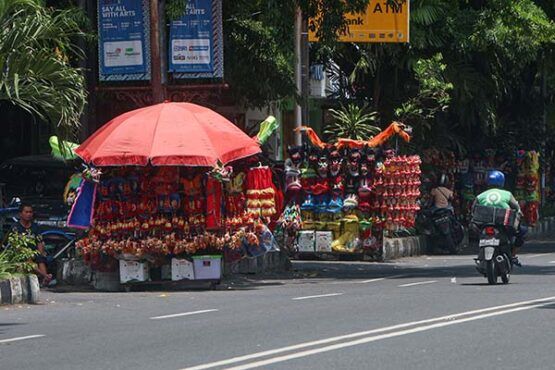 Jelang Imlek Pedagang Musiman Mainan Barongsai Mulai Bermunculan Di