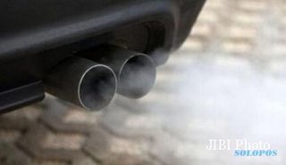 Penyebab Asap Mobil Bau Bensin yang Bikin Khawatir