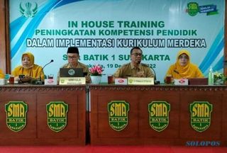 Tingkatkan Kompetensi Guru, SMA Batik 1 Surakarta Gelar In House Training