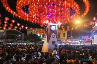 Semarak Lampion Imlek 2023 di Pasar Gede Solo, Ada Avatar hingga Pocong