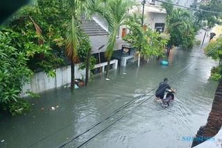 "Banjir di Jl. Gajah, Kecamatan Semarang Timur, Kota Semarang, 31 Desember 2022 lalu. (Solopos.com\/Ponco Wiyono)"