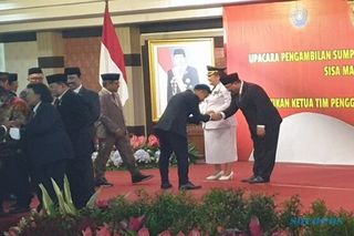Hadir di Pelantikan Wali Kota Semarang, Gibran Bertemu Megawati